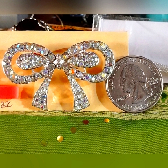 AB Crystal Bow Brooch - Picture 5 of 12